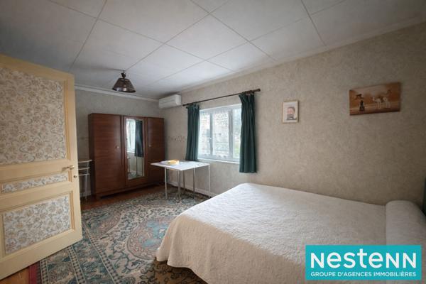 Maison à vendre à Vaulx-en-Velin - Maison divisée en 3 appartements. Terrain de 512m²