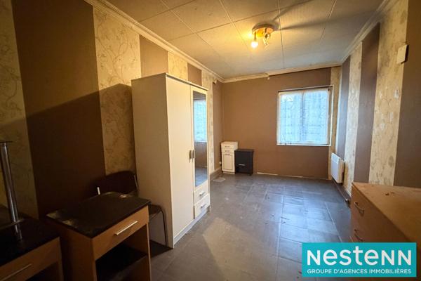 Maison à vendre à Vaulx-en-Velin - Maison divisée en 3 appartements. Terrain de 512m²