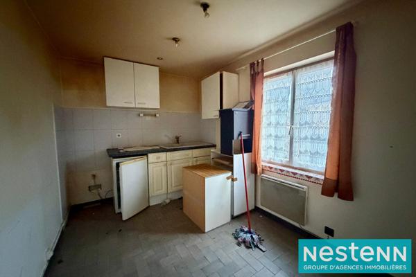 Maison à vendre à Vaulx-en-Velin - Maison divisée en 3 appartements. Terrain de 512m²