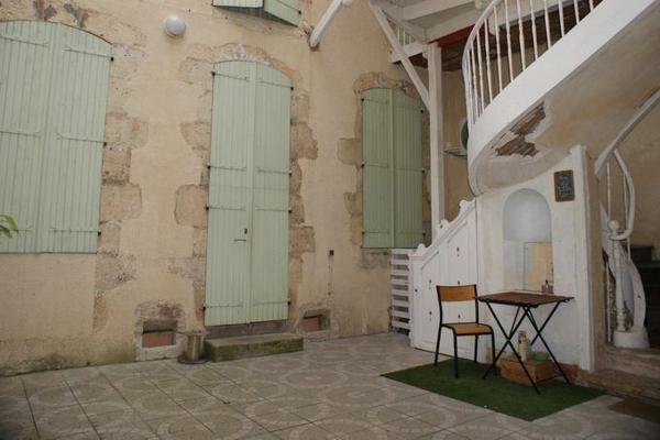 Immeuble à vendre    1 pièce •  Fleurance