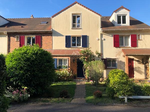 A LOUER- Maison meublé 5 pièces -SAINT-GERMAIN-EN-LAYE - Quartier Sous-Préfecture Loyer 3 500 €/mois charges comprises **  - Référence  18404
