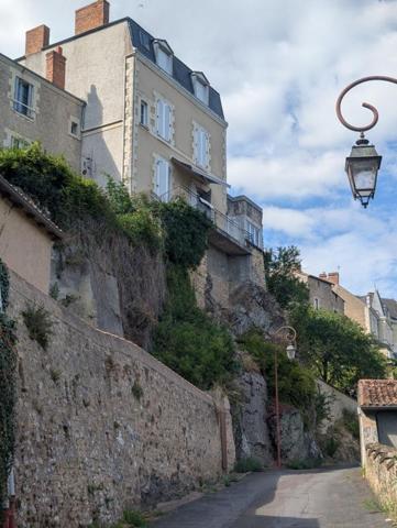 A vendre  Maison  de caractère - Centre historique de Thouars 5/6 pièce(s) 79100
