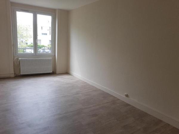 Appartement 3 pièces de 70 m² à St genest lerpt