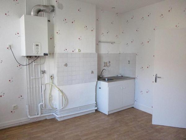 Appartement 3 pièces de 70 m² à St genest lerpt