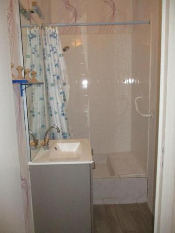 Appartement 3 pièces de 70 m² à St genest lerpt