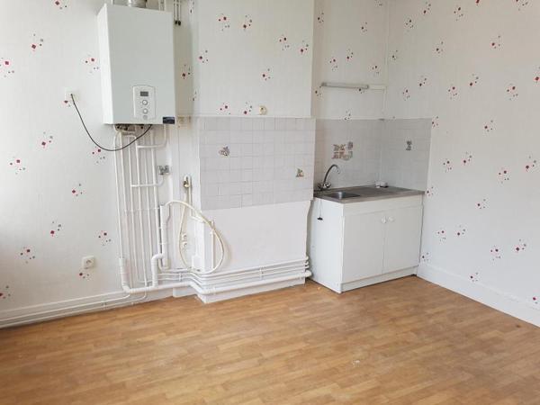 Appartement 3 pièces de 70 m² à St genest lerpt