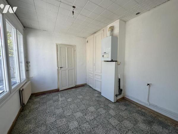 CALAIS CURIE, maison avec entrepôt