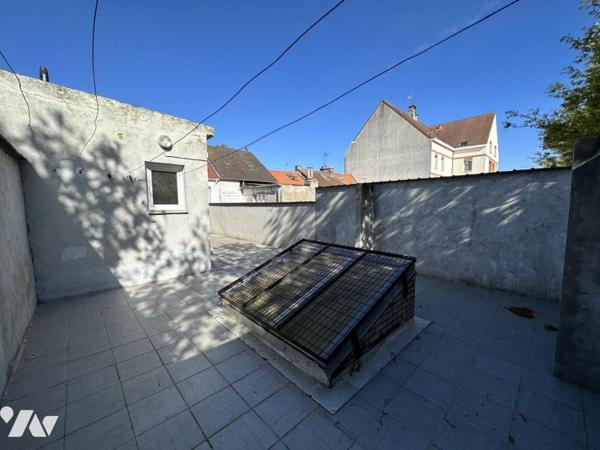 CALAIS CURIE, maison avec entrepôt