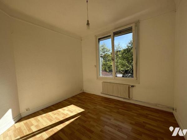 CALAIS CURIE, maison avec entrepôt