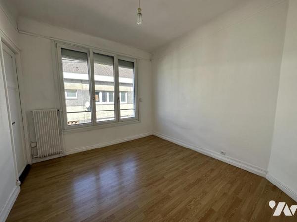 CALAIS CURIE, maison avec entrepôt