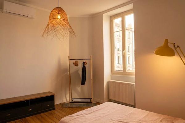 Vente                                                      Maison
                        
                     5 pièces                      105 m2                     à Brive-la-Gaillarde