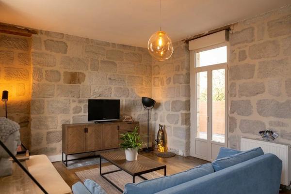 Vente                                                      Maison
                        
                     5 pièces                      105 m2                     à Brive-la-Gaillarde