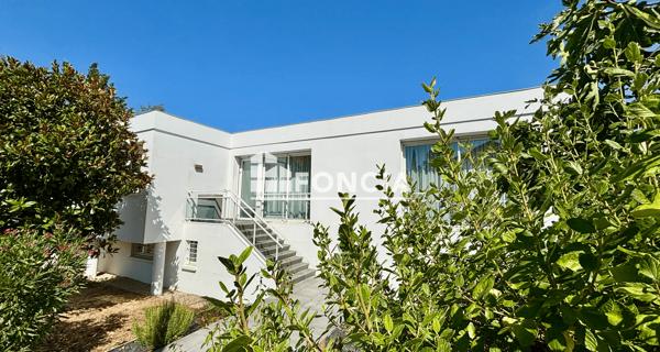 À vendre Maison 5 pièces 205 m² - Niort 79000