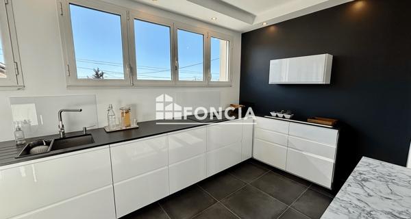 À vendre Maison 5 pièces 205 m² - Niort 79000