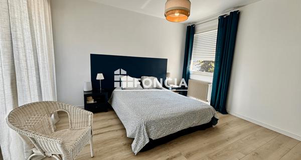 À vendre Maison 5 pièces 205 m² - Niort 79000