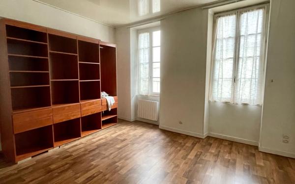 Appartement à vendre    6 pièces • 151 m2 Decize