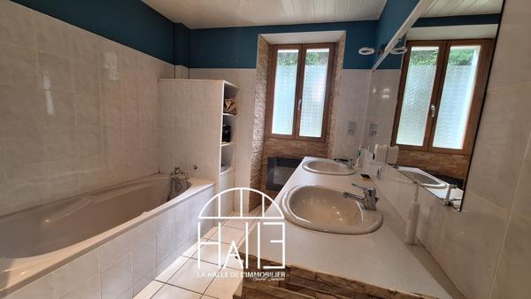 Maison
         5 pièces
        - 157 m²