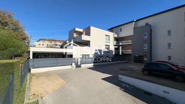 T3 récent avec terrasse et ascenseur – Tignieu