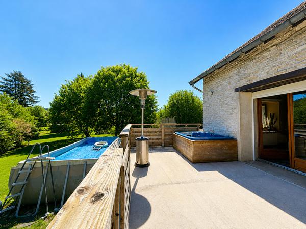 Maison en pierre 4 chambres avec terrain entre Bologne et Andelot - plus de 160m2