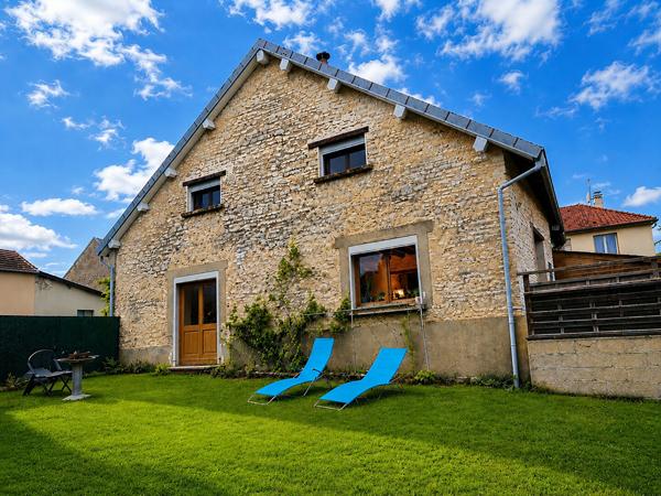 Maison en pierre 4 chambres avec terrain entre Bologne et Andelot - plus de 160m2