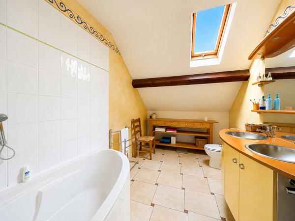Maison en pierre 4 chambres avec terrain entre Bologne et Andelot - plus de 160m2