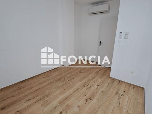 Location Appartement 4 pièces 92.3 m² - 16 BIS RUE DU GENERAL VINCENT Uzes 30700
