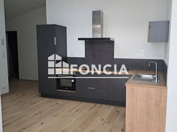 Location Appartement 4 pièces 92.3 m² - 16 BIS RUE DU GENERAL VINCENT Uzes 30700