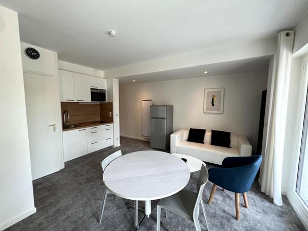 A LOUER : T1 à LILLE • • 795 € CC • Réf. 1476-1