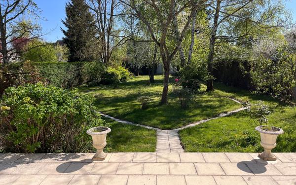 Maison à vendre    5 pièces • 177 m2 Saint-Denis-en-Val