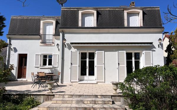 Maison à vendre    5 pièces • 177 m2 Saint-Denis-en-Val