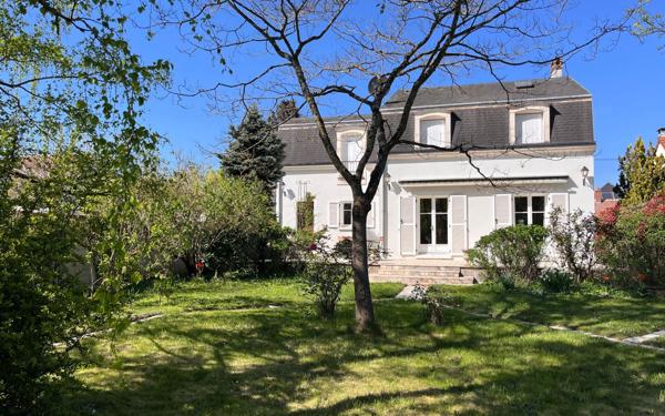 Maison à vendre    5 pièces • 177 m2 Saint-Denis-en-Val