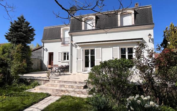 Maison à vendre    5 pièces • 177 m2 Saint-Denis-en-Val