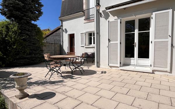 Maison à vendre    5 pièces • 177 m2 Saint-Denis-en-Val