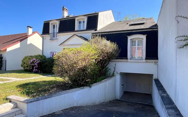 Maison à vendre    5 pièces • 177 m2 Saint-Denis-en-Val