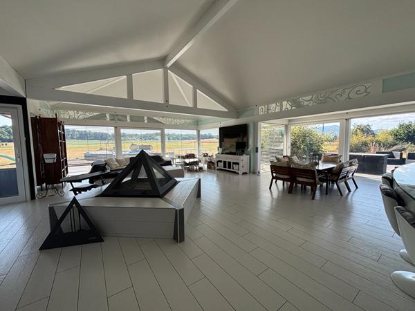 Maison - 5 pièces - 230 m²