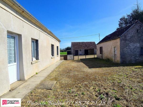 Maison avec diverses dépendances sur terrain de 3 000 m²  - Vernoil le Fourrier (49390)