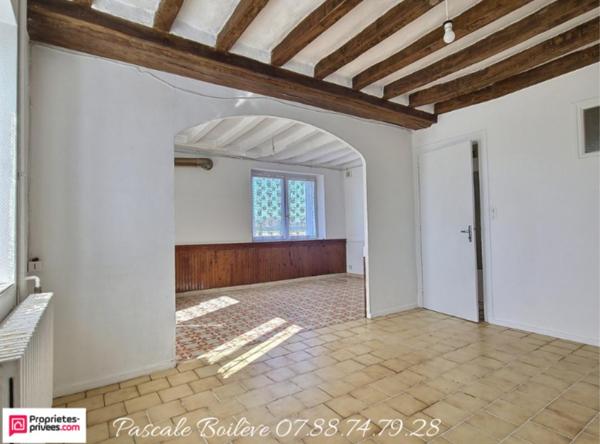 Maison avec diverses dépendances sur terrain de 3 000 m²  - Vernoil le Fourrier (49390)