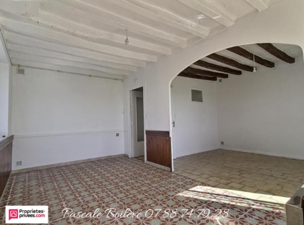 Maison avec diverses dépendances sur terrain de 3 000 m²  - Vernoil le Fourrier (49390)