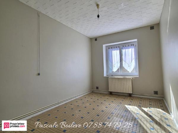 Maison avec diverses dépendances sur terrain de 3 000 m²  - Vernoil le Fourrier (49390)