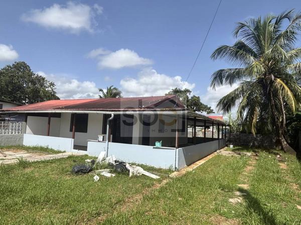 Opportunité investissement — CAYENNE 2 logements F3 indépendants (65 m² & 70 m²) sur grand terrain 764 m² Secteur Eau Lisette