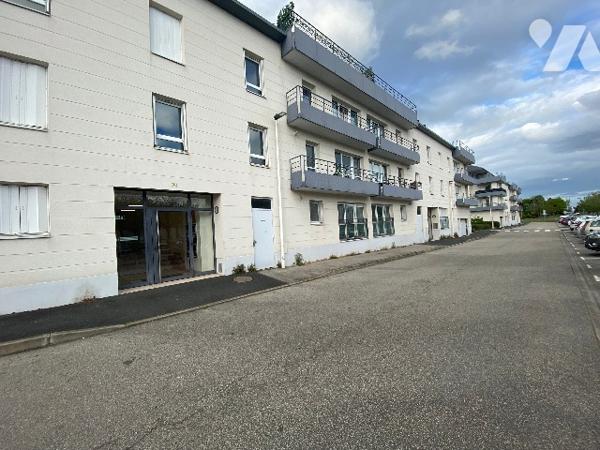 BEL APPARTEMENT 85 M2 AVEC TRANSPORTS ET TOUS COMMERCES A PROXIMITE