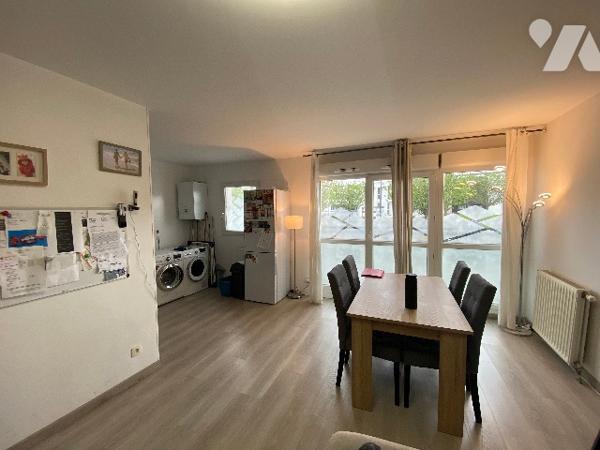 BEL APPARTEMENT 85 M2 AVEC TRANSPORTS ET TOUS COMMERCES A PROXIMITE