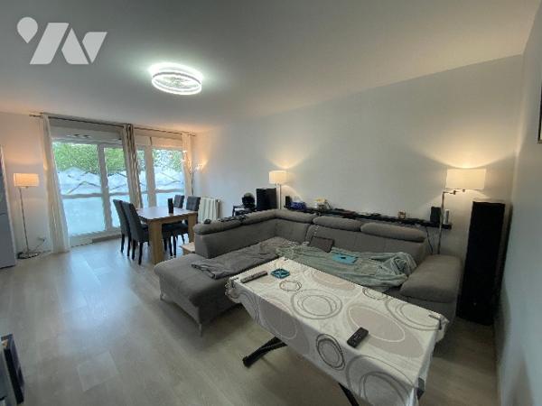BEL APPARTEMENT 85 M2 AVEC TRANSPORTS ET TOUS COMMERCES A PROXIMITE