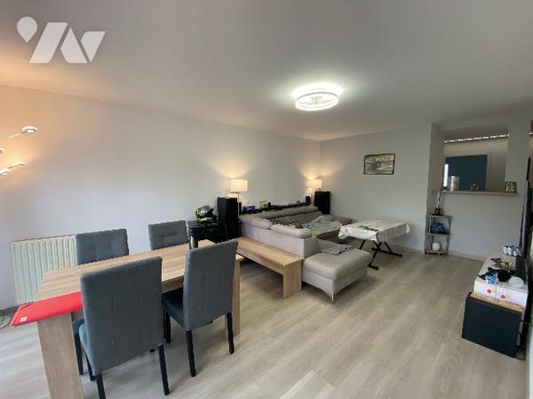 BEL APPARTEMENT 85 M2 AVEC TRANSPORTS ET TOUS COMMERCES A PROXIMITE