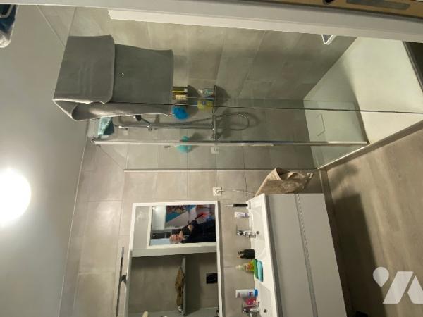BEL APPARTEMENT 85 M2 AVEC TRANSPORTS ET TOUS COMMERCES A PROXIMITE