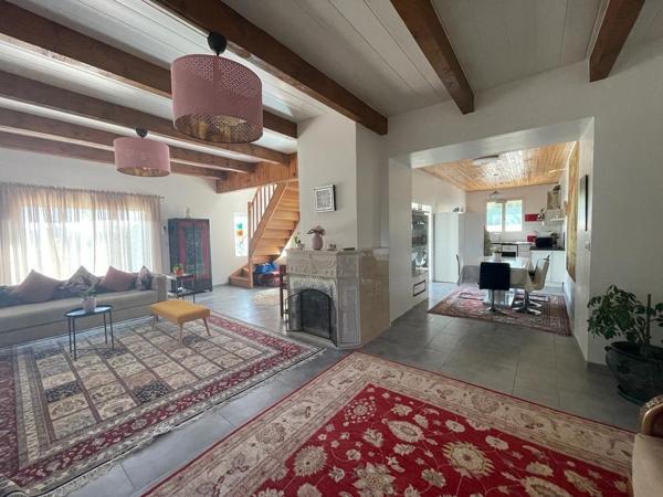 Maison 4 P SUR 1500M2