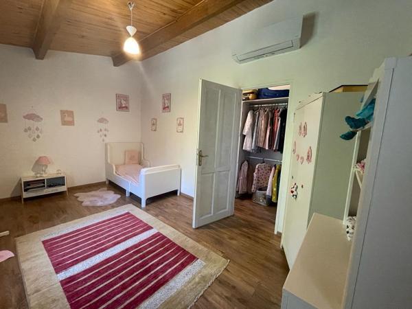 Maison 4 P SUR 1500M2