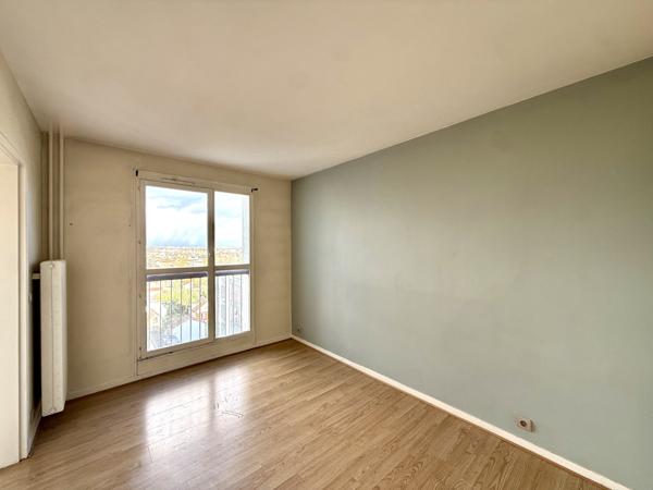 Argenteuil (95100) Appartement 2 Pièces avec parking, cave à 10 min Ligne J