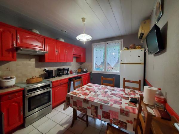 Maison en pierre T5 proche de toutes commoditée dans une impasse sans vis à vis avec une vue panoramique