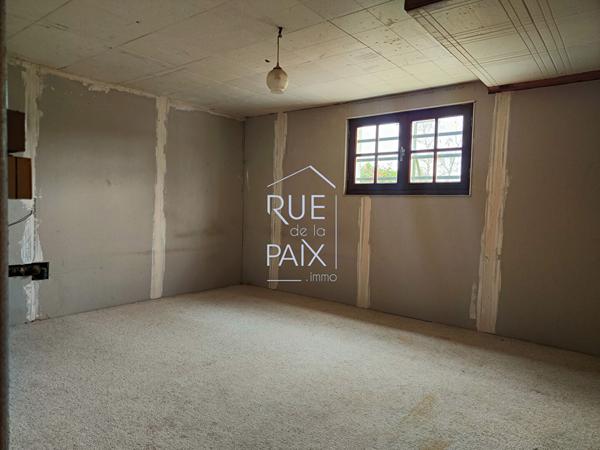 86130 SAINT GEORGES LES BAILLARGEAUX Pavillon sur SOUS-SOL total - 95m² - 983m² de terrain.